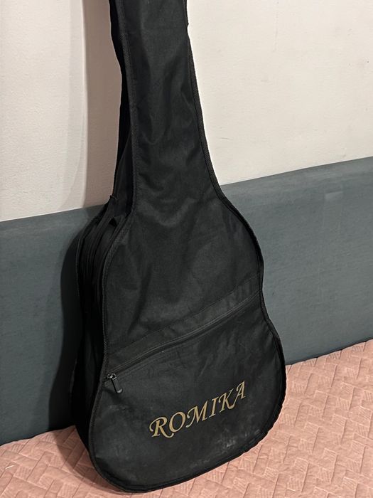 гитара Aghetha красного цвета