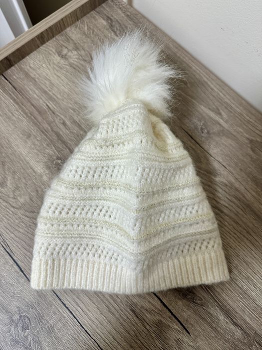 Дамска шапка Bonobo с помпон – нова