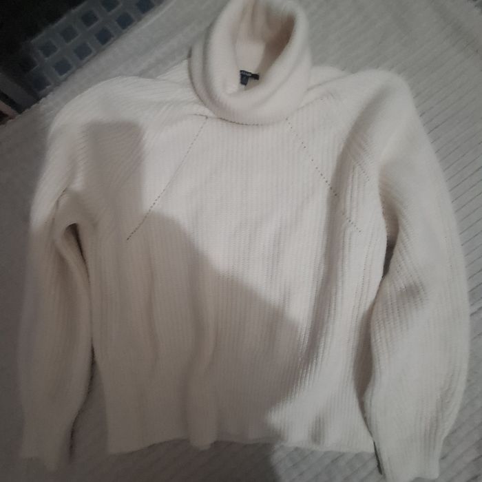 Bluza de.lana cu gat