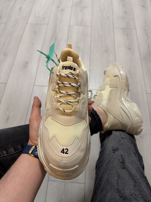 Adidasi Unisex Balenciaga Triple S Crem!