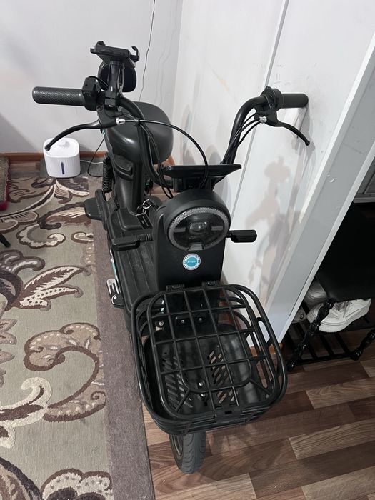 Продам электроскутер срочно
