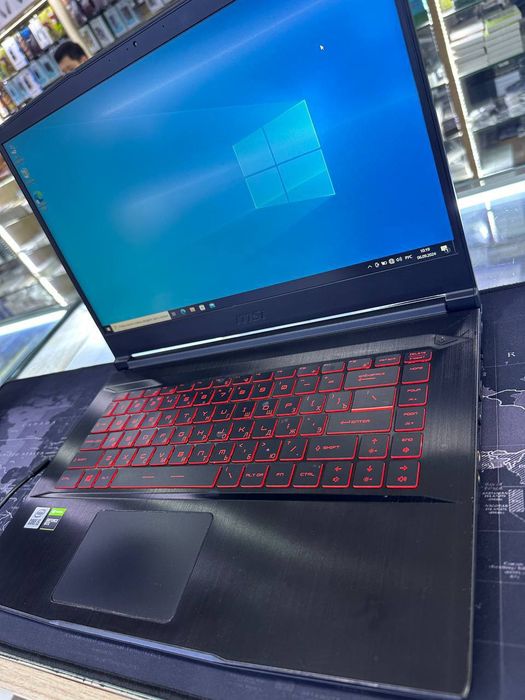 Msi GF63 Black
Intel core i5-10500H
DDR4 8gb
SSD 256 gb 
Nvidia GeForc