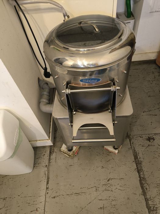 Mașină de curățat cartofi