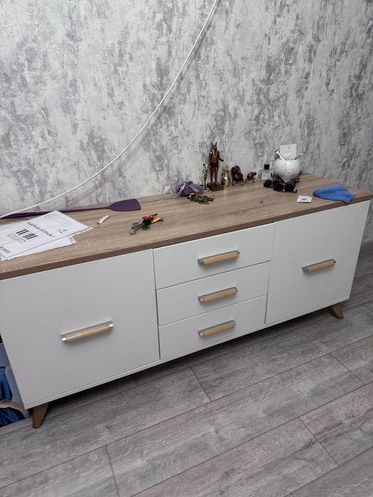 Продам тумбу под телевизор