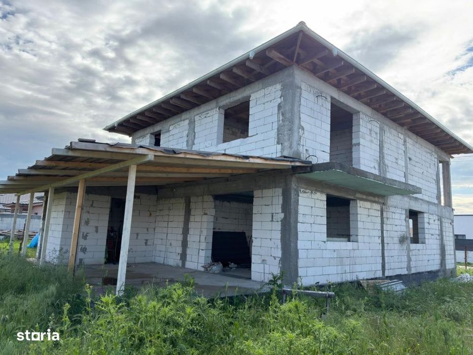 Vand casa la rosu, zona Magnolia
