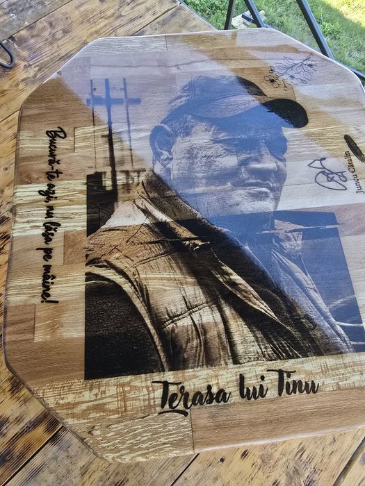 Masute de cafea pe comanda din fag si rasina epoxidica   55 x 50 cm
