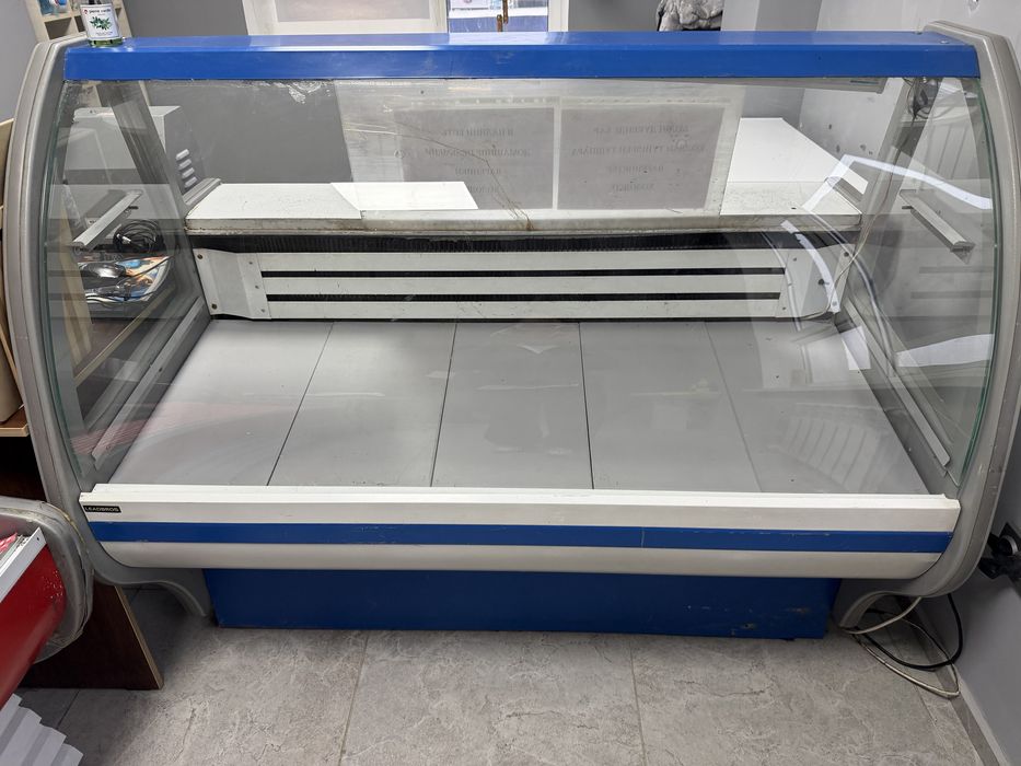 Витринный холодильник