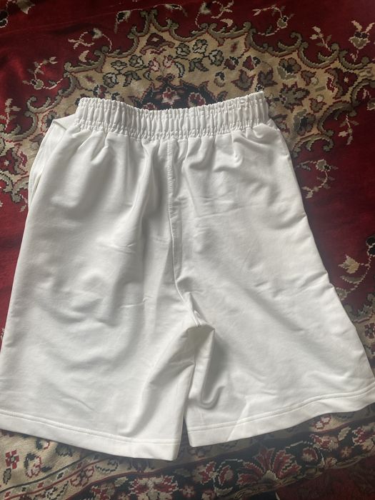 Продам белые шорты