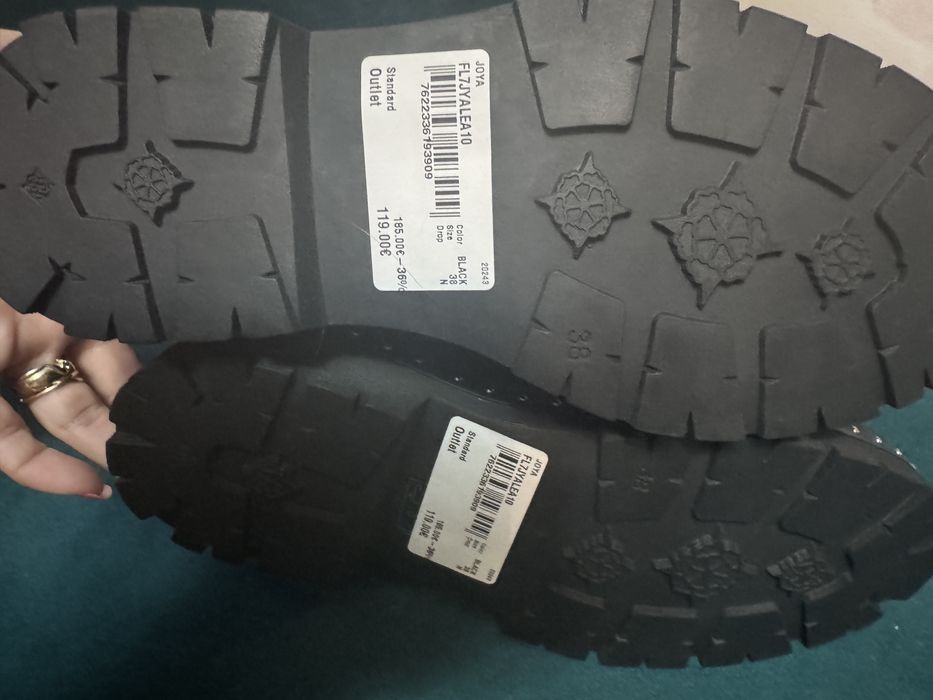 Bocanci Guess noi nr 38