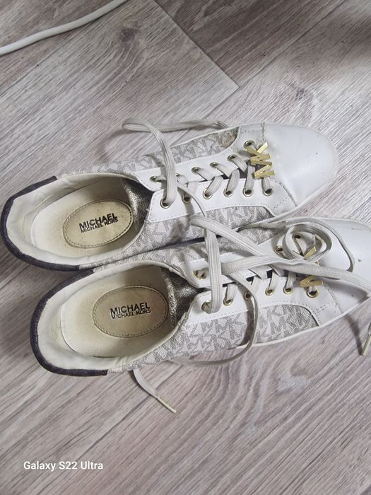 Кроссовки почти новые