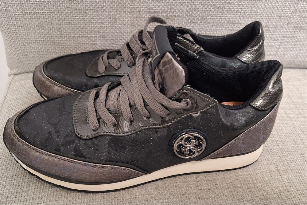 New balance, Sketchers, Guess