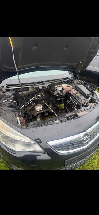 Продава се само на части Opel Astra J 1.7 cdti 2011год