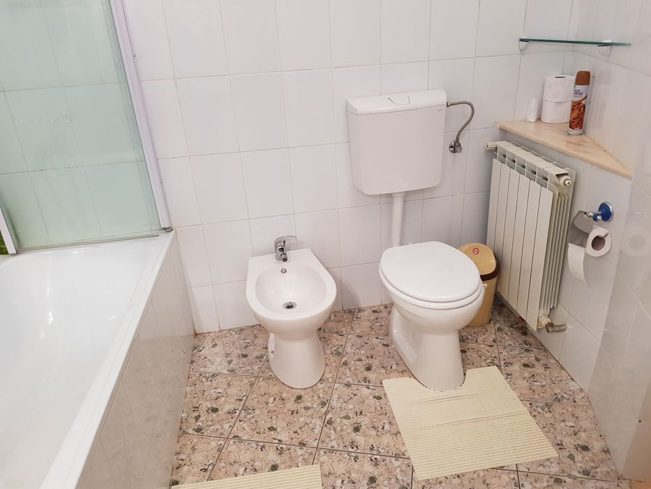 Vând apartament 3 camere, ultracentral Sibiu, parter, stare excelentă.