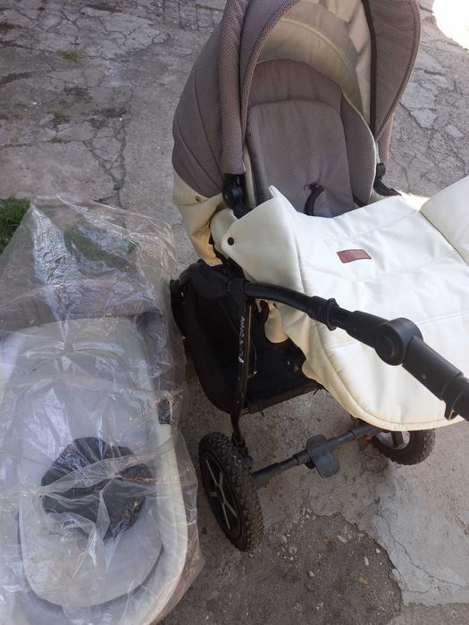 Детска маневрена количка