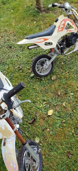 Doua pocket bike pe benzina pentru copii