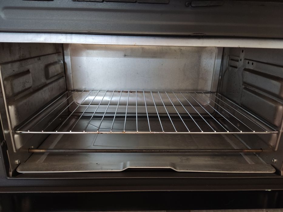 Электрическая духовка с двумя конфорками