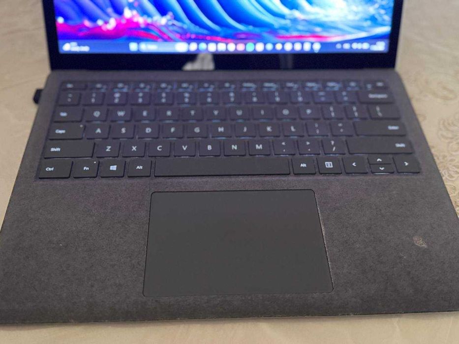 Продаётся ноутбук в отличном состоянии Microsoft Surface 2K
