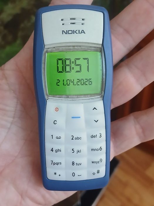 Retro knopka telefon Nokia 1100 soʻginganlar uchun