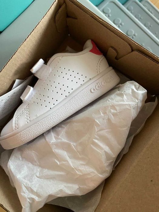 Бебешки обувки Adidas Advantage CF - размер 19, чисто нови