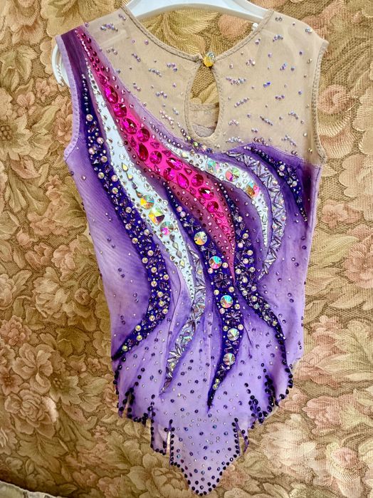 Купальник для художественной гимнастики.