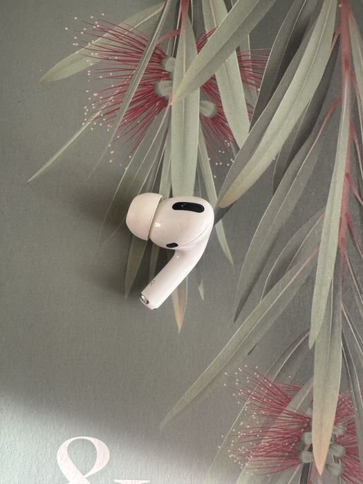 Наушники эйр под про правое оригинал