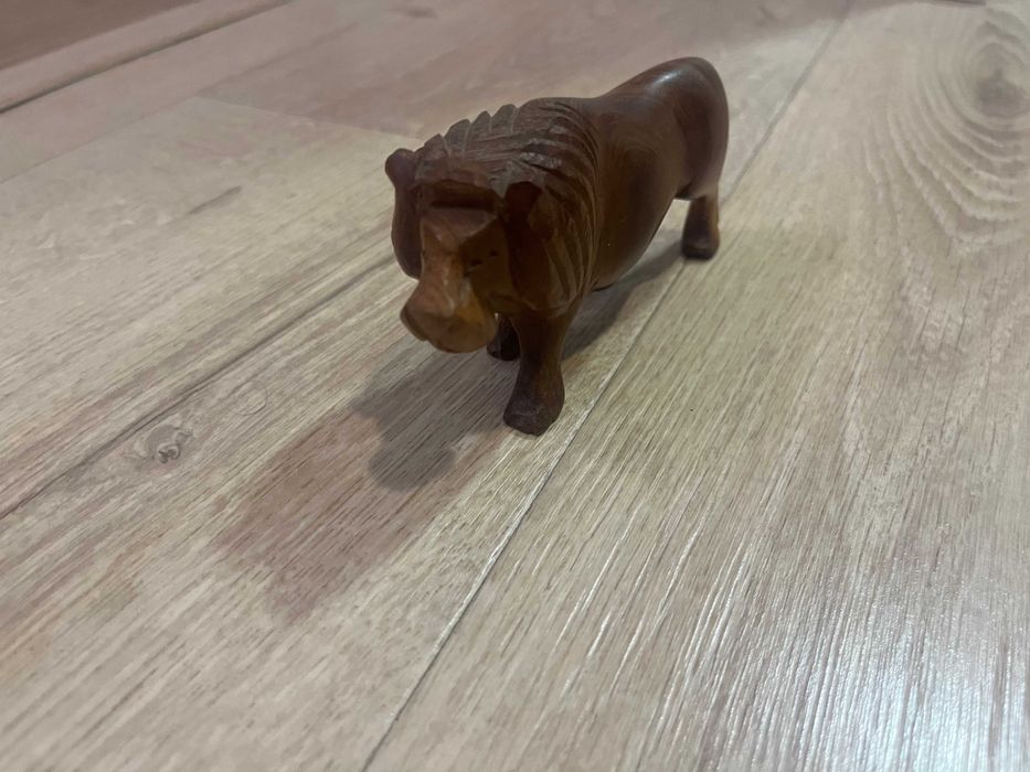 Statuete animale din lemn