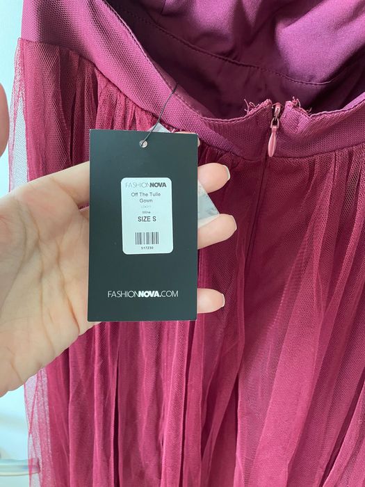 Чисто нова с етикет червена рокля размер С