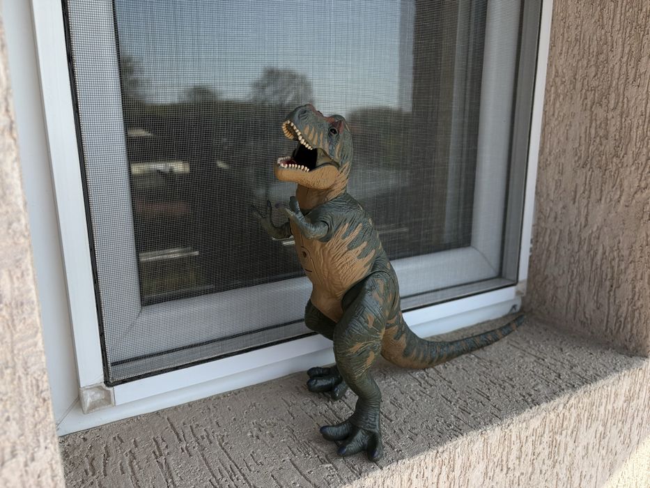 Игрален комплект Т-рекс и лава планина