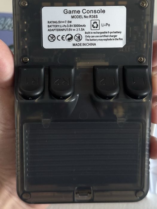 Consola retro portabila R36S 64GB cu jocuri