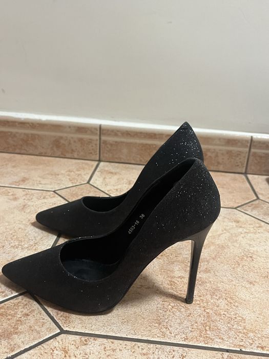 Брокатени черни токчета