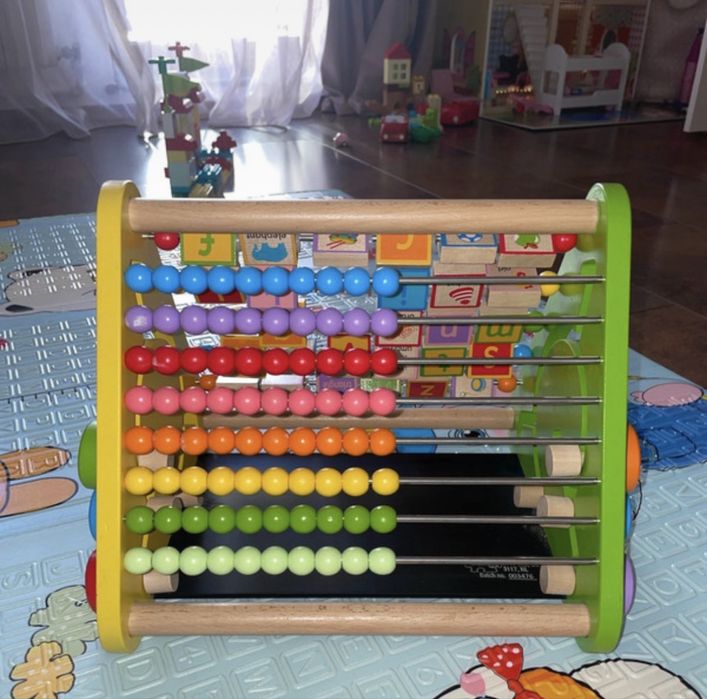 Centru activitati cu litere, imagini si socotitoare