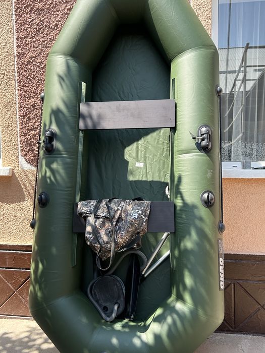 Лодка.      в       комплекте        новая    Без.        Пробега.