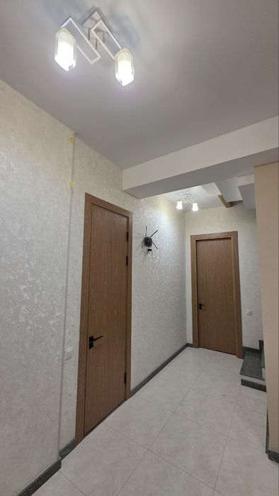 Hotel mehmonxona sergeli moshina bozor 3-4 bekatga yaqin ruvd kuchada