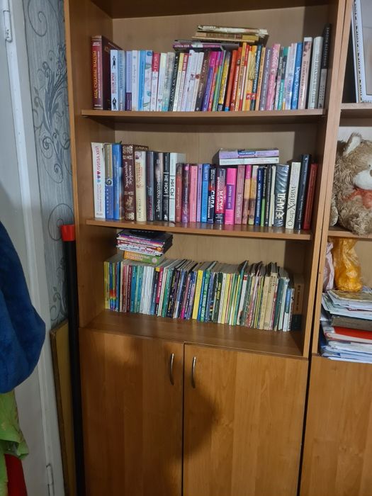 Продам книжный шкаф 2 шт