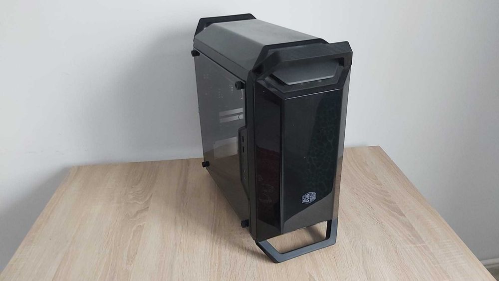 vand carcasa gaming Cooler Master masterbox q300p cu 3 ventilatoare