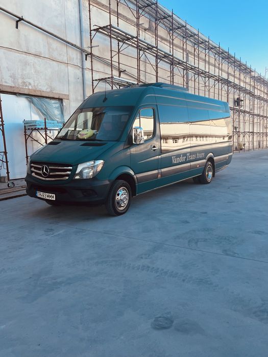 Inchiriere microbuze 9-24 locuri