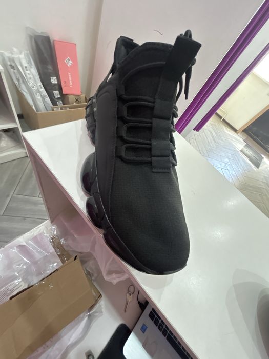 Кроссовки в сутку и