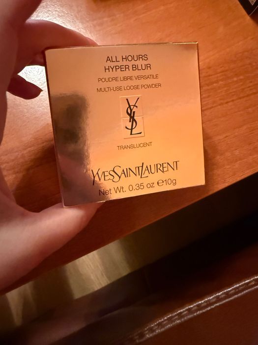 Vand pudra fixare machiaj Yves Saint Laurent! Noua!