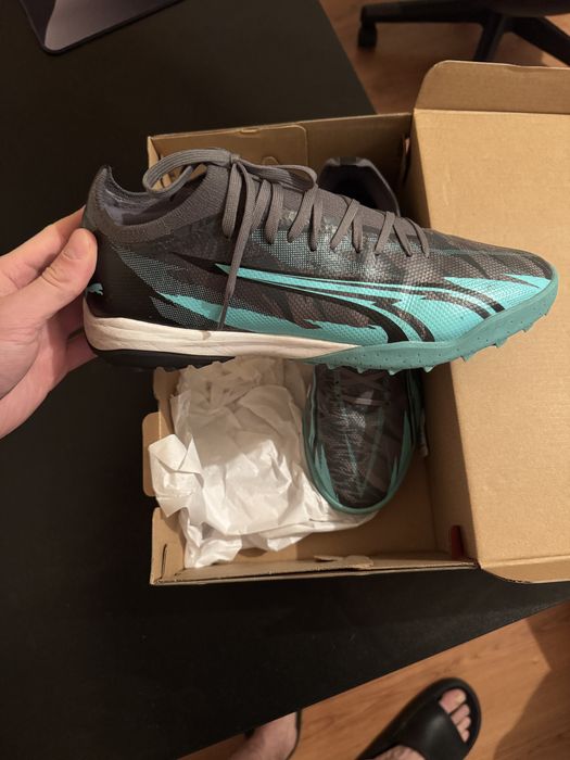 Vand Adidasi de fotbal