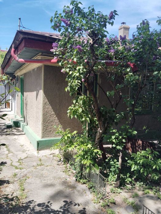 De vânzare casă bătrânească + teren 300 mp – Șoseaua Sălaj