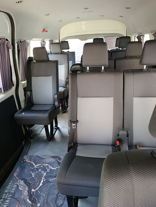 Microavtobus Toyota HiAce микроавтобус