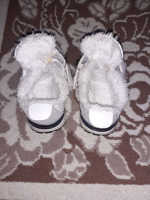 Продам обувь для девочки