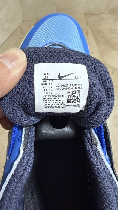 Продам кроссовки Nike