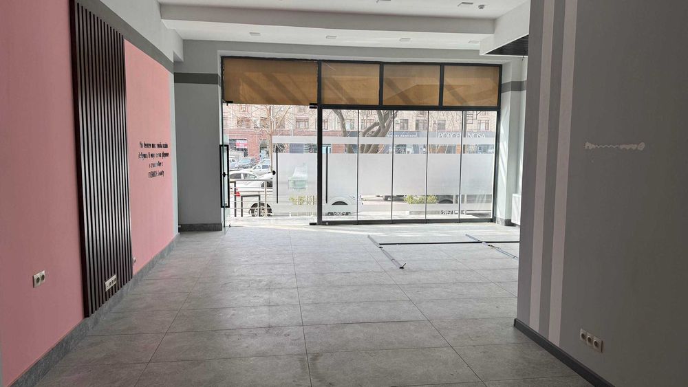 Торговое помещение 140 м² на первой линии Паркентского (55)