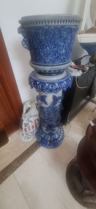 Antichități  ceasuri de pendule ,tablouri pe pînză  şi myulte alte obecte frumoase mzrită văzute