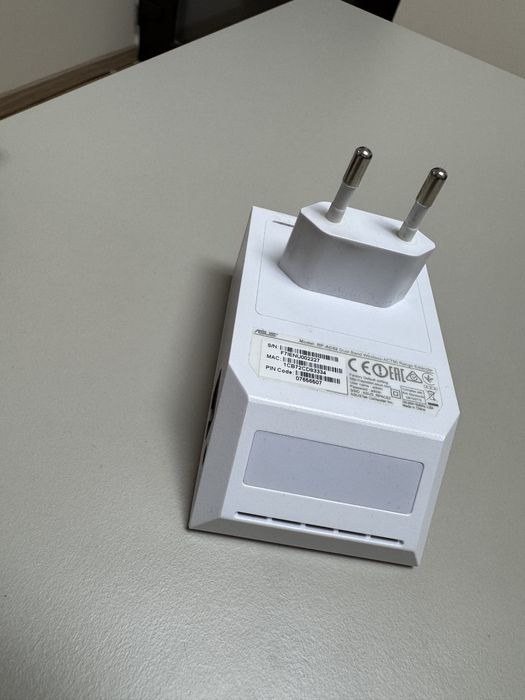 Amplificator de semnal wifi Asus RP-AC52 extinder de retea 2.4 g si 5G