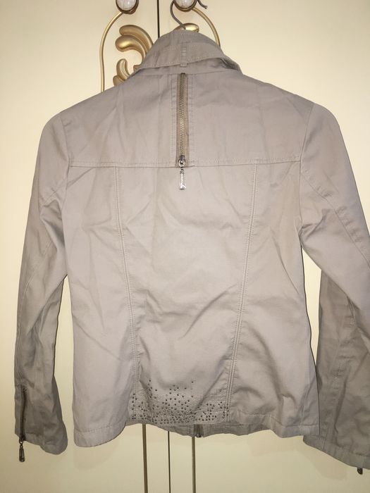 Плащовка костюм бежевый цвет