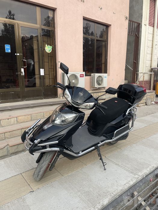 Skutr limuzin sotiladi