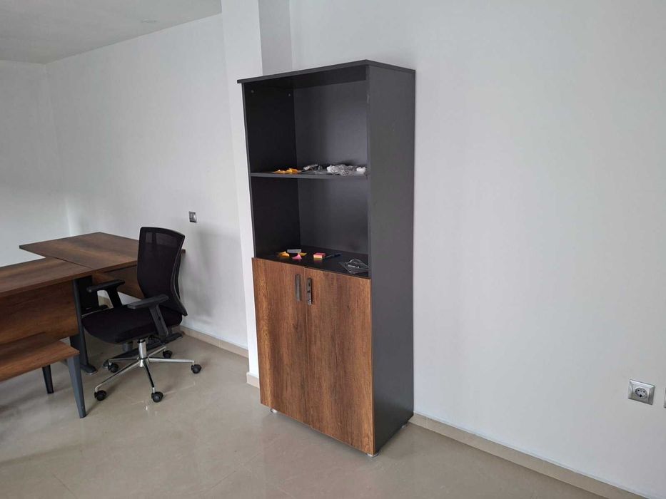 Мебели за офис: бюра, секции, столове