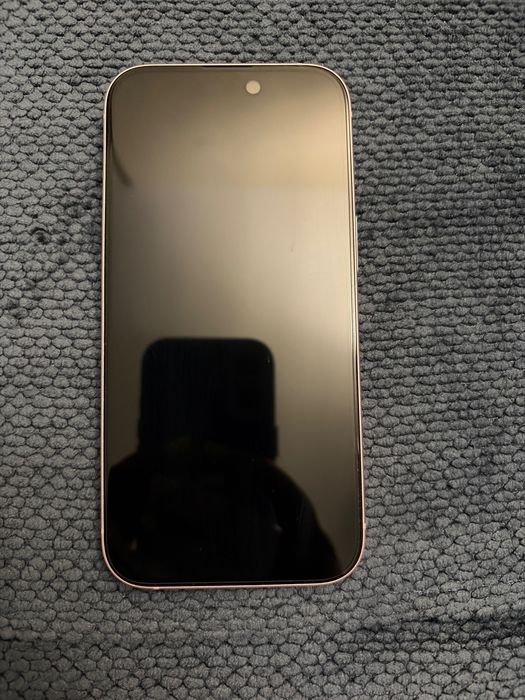 Продавам Iphone 15 pink 128GB